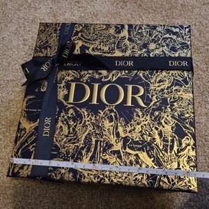 Dior gift box 2022